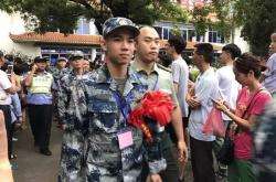 泰山重伤倒地，哈兰德全队围拢祈祷，场面感人